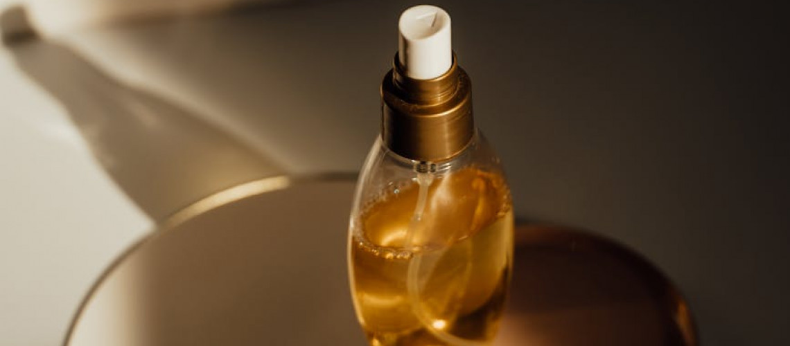 Creating Your Signature Scent: The Artistry of Personalizing Your Aqila Fragrance Experience