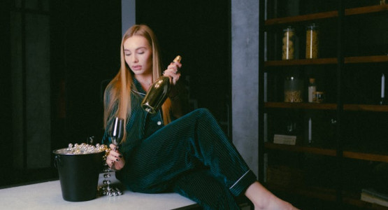 Elevate Your Journeys with Aqila's Luxury Fragrances: A Sensory Guide to Selecting the Perfect Travel Companion