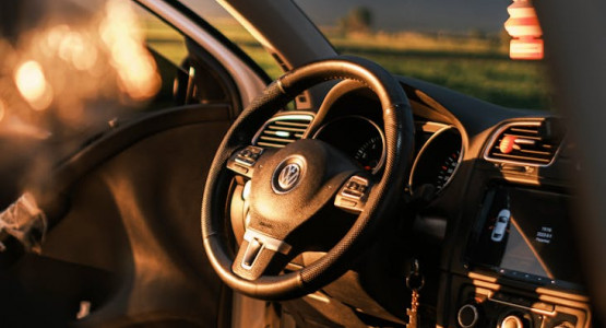 Immerse in an Aromatic Symphony: The Art of Scent Layering with Aqila's Luxury Fragrances