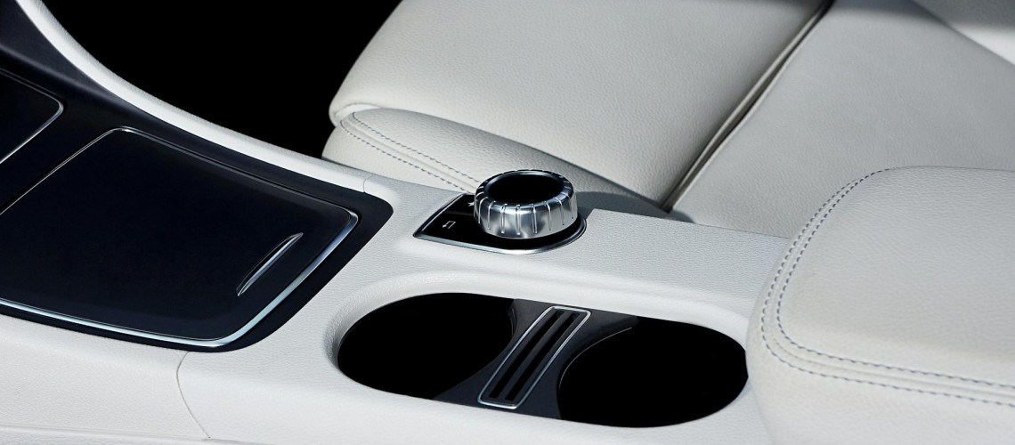 Mastering the Art of Aroma Layering with Aqila's Luxury Fragrances