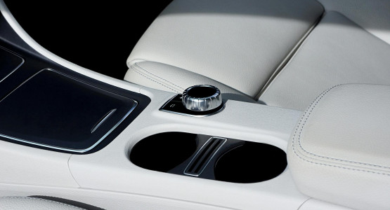 Mastering the Art of Aroma Layering with Aqila's Luxury Fragrances