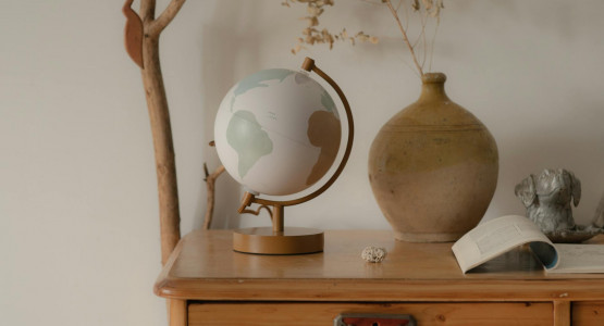 Scented Sojourns: Venture into Aqila's Fragrance Atlas