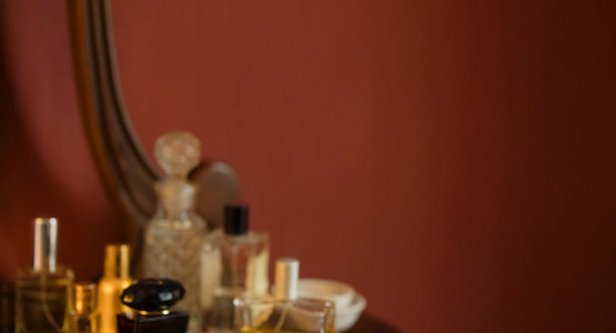 Unveiling the Art of Scent Layering with Aqila: A Pathway to Luxurious Olfactory Realms